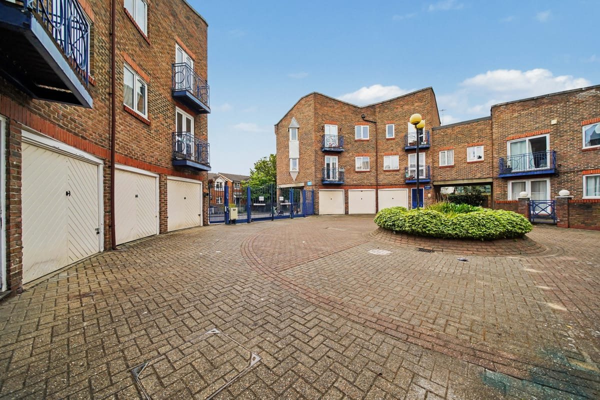 Garden Townhouse — outside