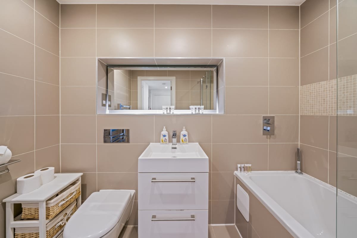 Riverside 1BR — bathroom
