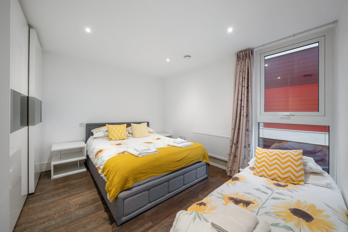 Riverside 1BR — bedroom