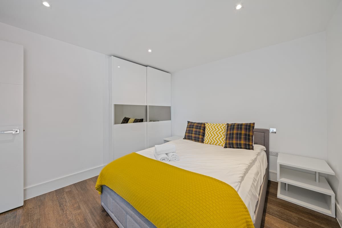 Riverside 1BR — bedroom