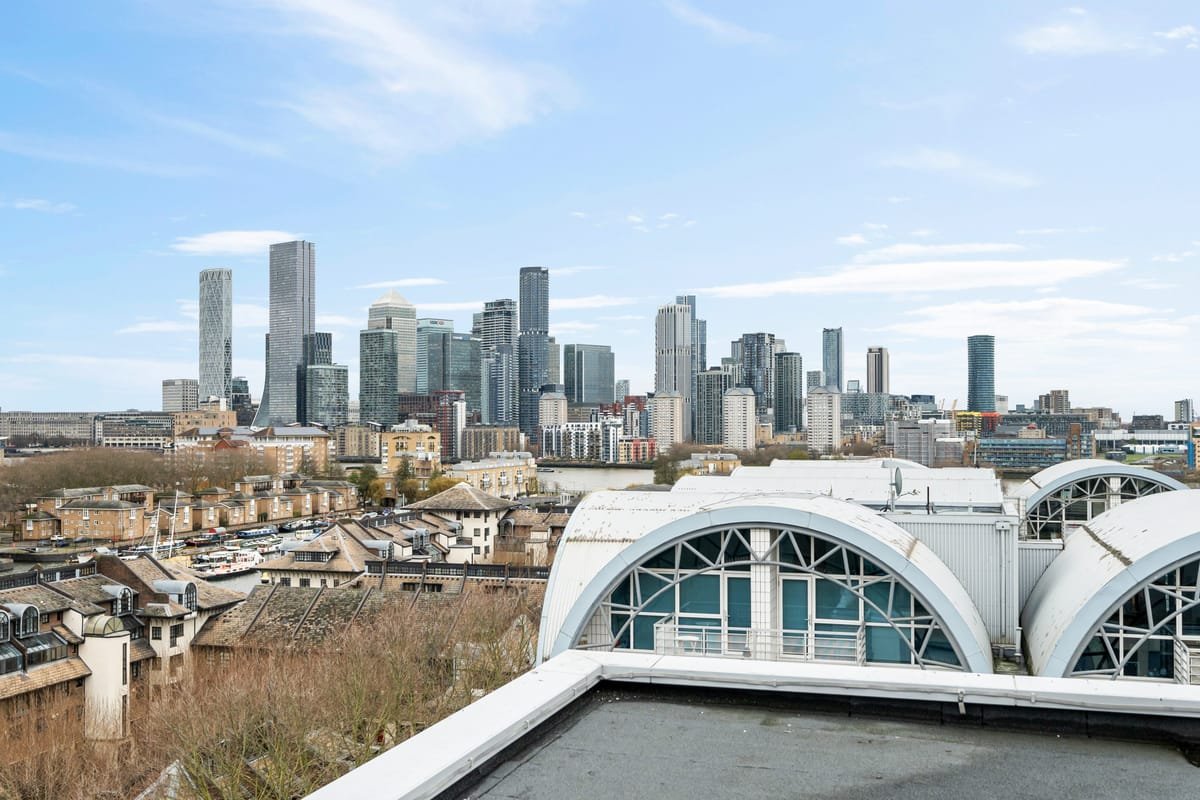 Riverside 1BR — more