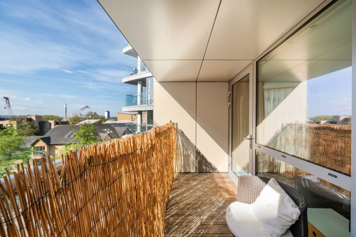Riverside 1BR — more