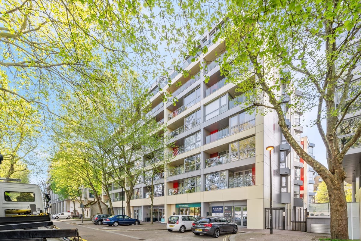 Riverside 1BR — more