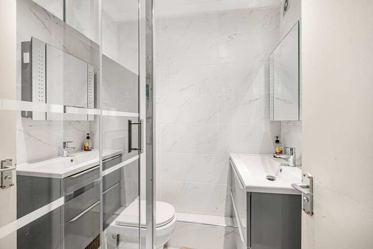 Riverside 3BR — bathroom
