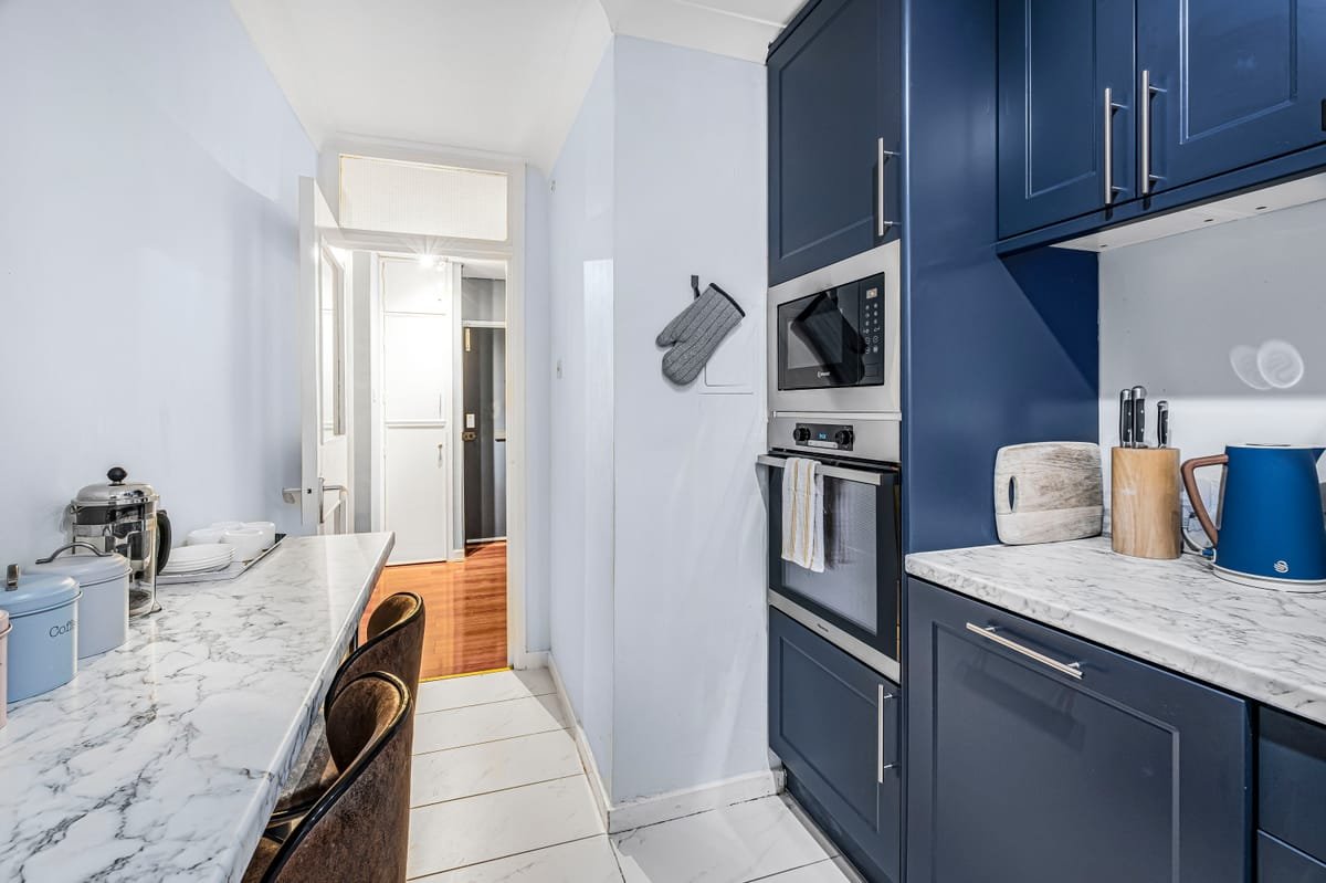 Riverside 3BR — kitchen
