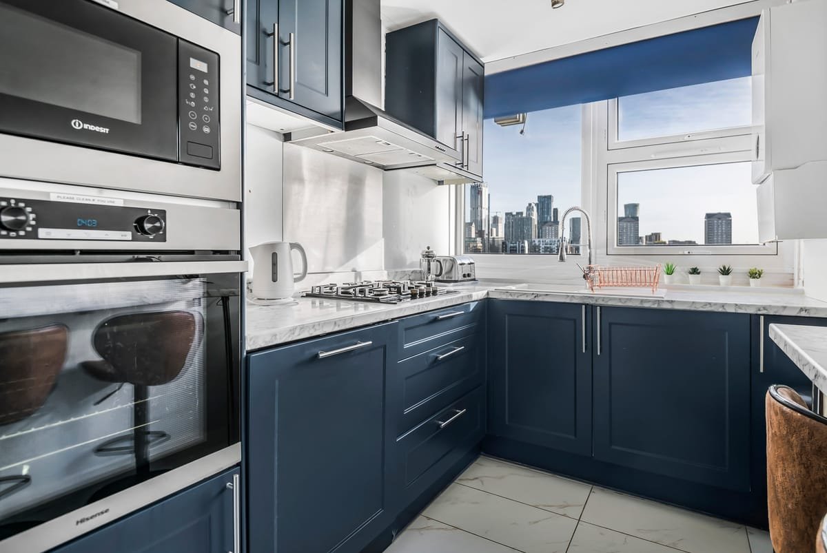 Riverside 3BR — kitchen