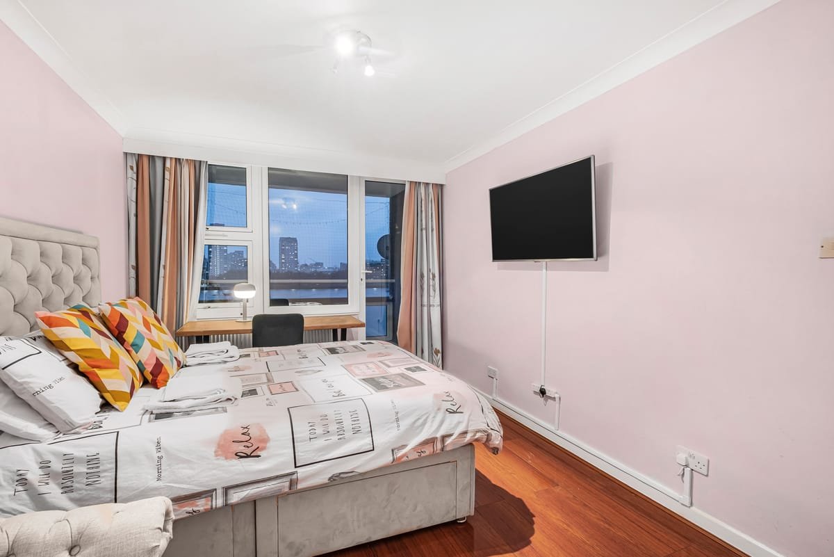 Riverside 3BR — master bedroom