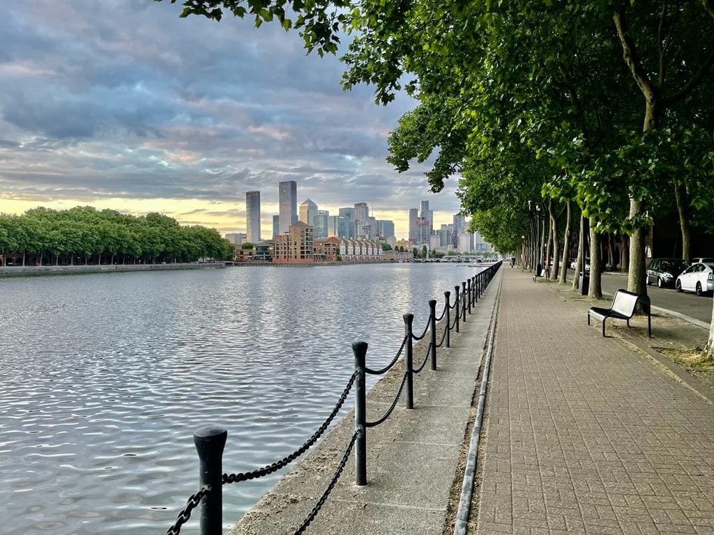 Riverside 3BR — the area