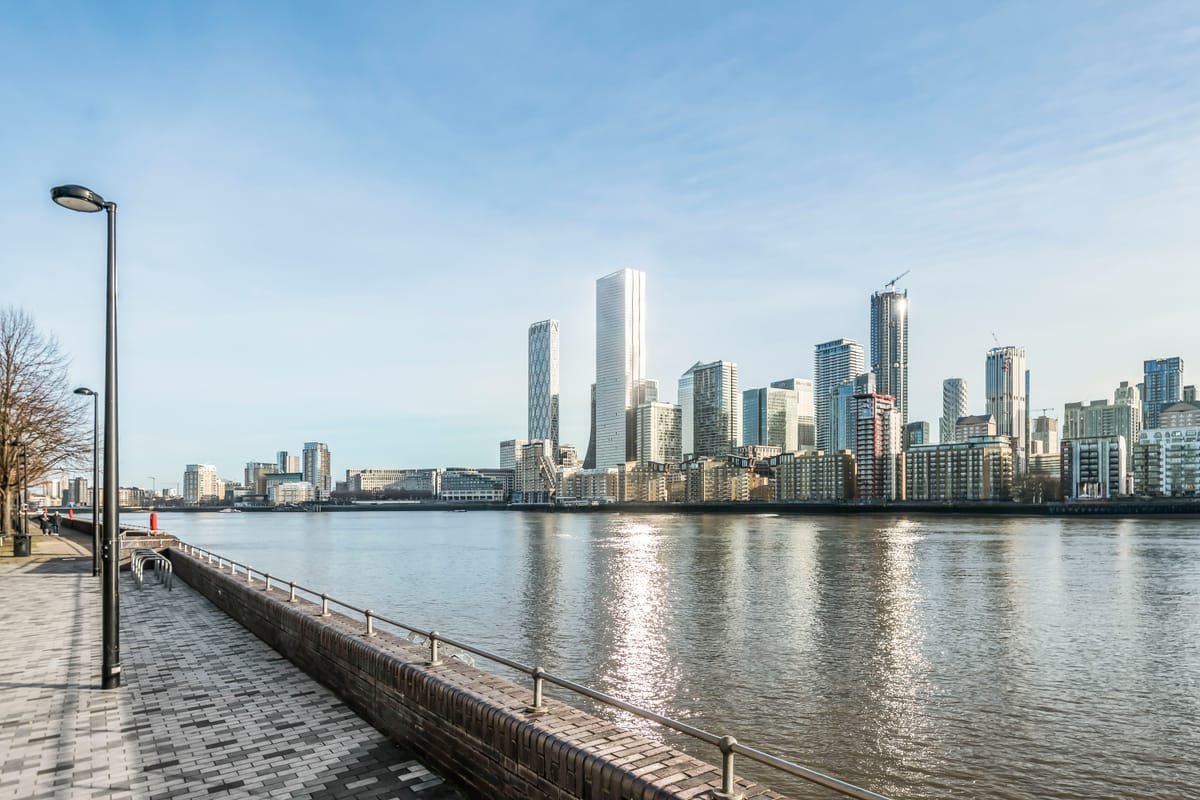 Riverside 3BR — the building