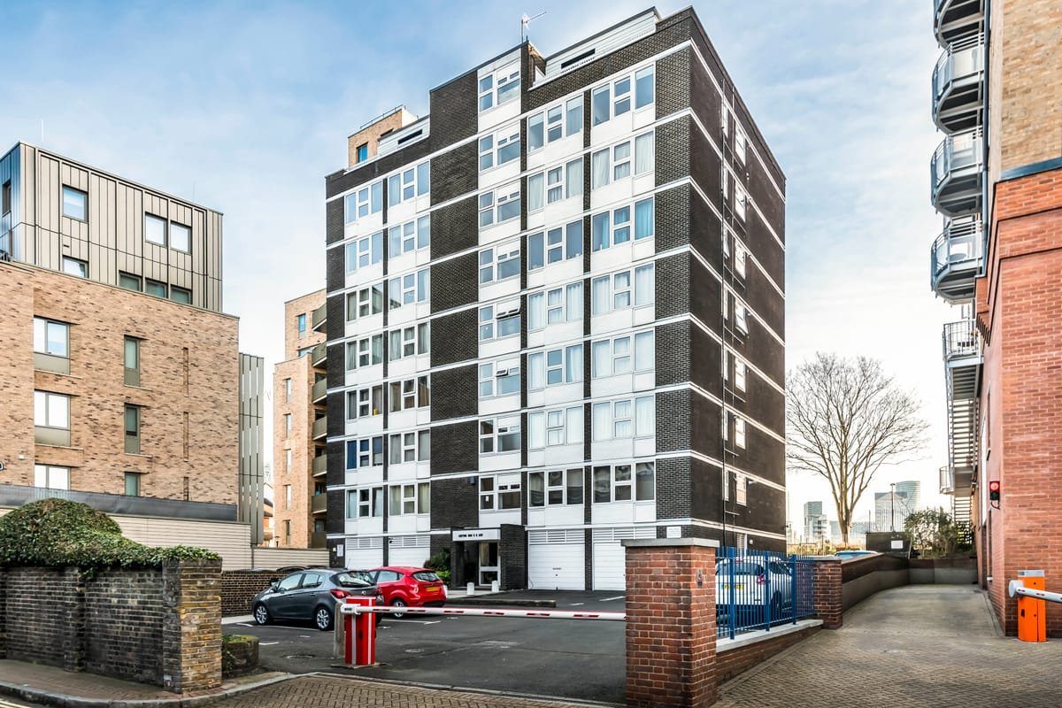 Riverside 3BR — the building